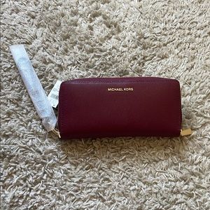 Brand New Michael Kors Wristlet Wallet Large